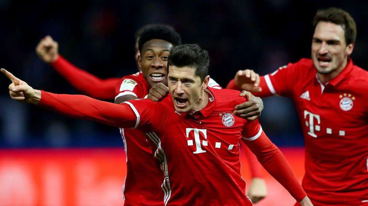 曼联2-2埃弗顿，B费点射+助攻，芒特破门，海文自摆乌龙（曼联2-2战平埃弗顿：B费点球+助攻，芒特建功，海文乌龙送礼）